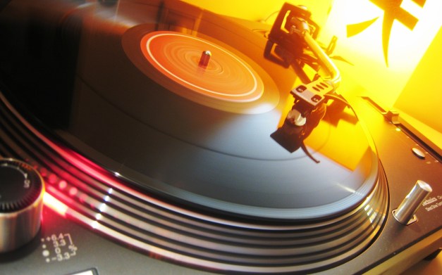 DJ_Vinyl_Disc_freecomputerdesktopwallpaper_1920