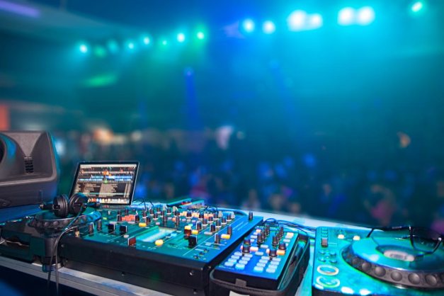 DJ-setup-equipment-How-to-Become-a-DJ